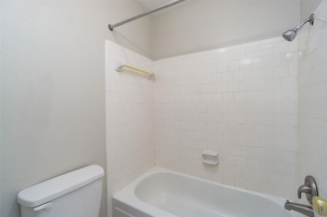 2902 Laurelridge Drive, League City, TX 77573