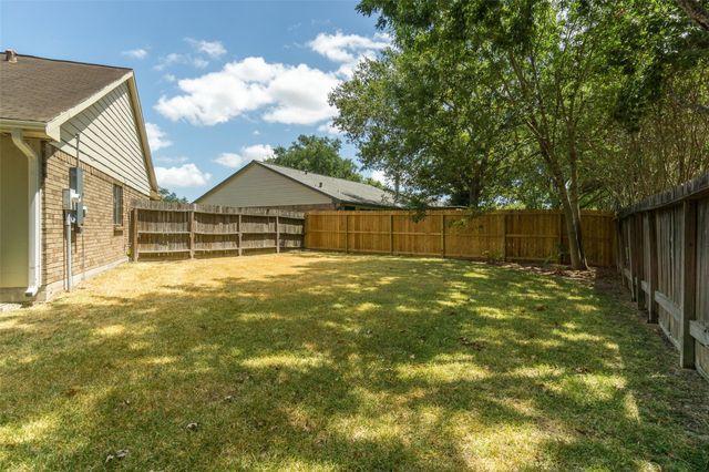 2902 Laurelridge Drive, League City, TX 77573