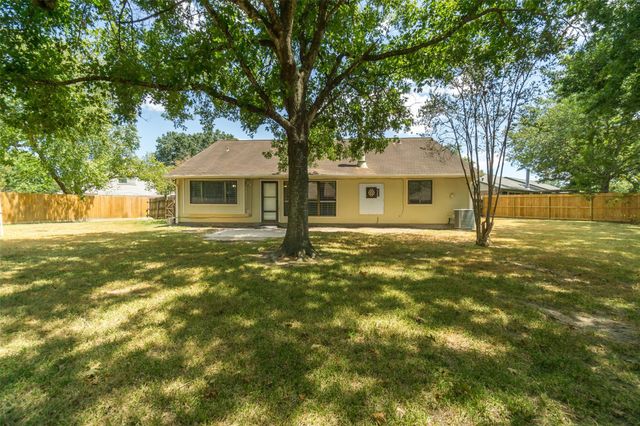 2902 Laurelridge Drive, League City, TX 77573