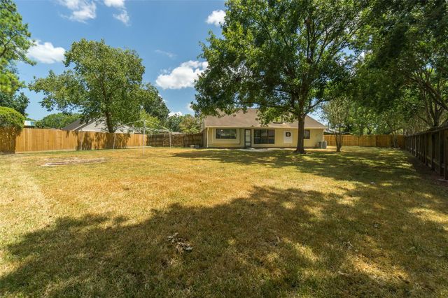 2902 Laurelridge Drive, League City, TX 77573