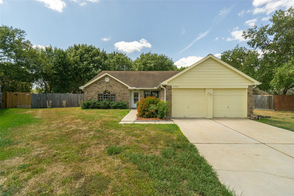 2902 Laurelridge Drive, League City, TX 77573