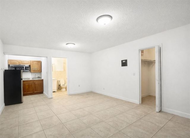 2471 NW 18th Ter A, Miami, FL 33125