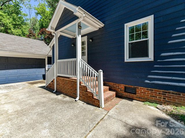 4308 Meadowridge Drive, Charlotte, NC 28226