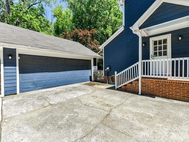 4308 Meadowridge Drive, Charlotte, NC 28226
