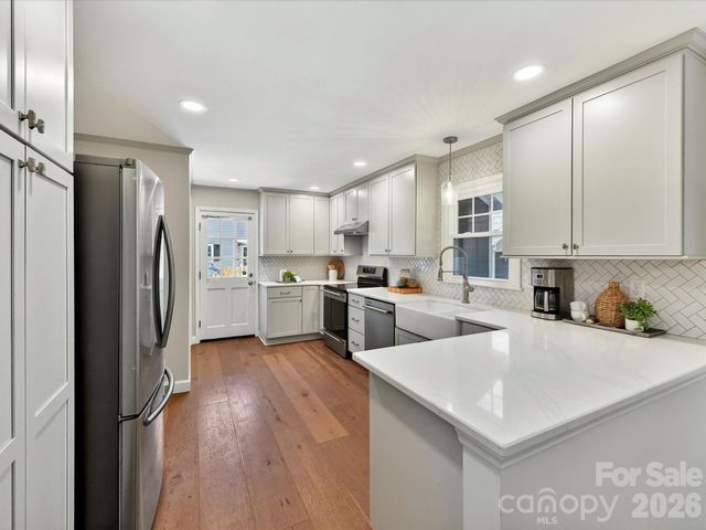 4308 Meadowridge Drive, Charlotte, NC 28226