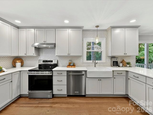 4308 Meadowridge Drive, Charlotte, NC 28226