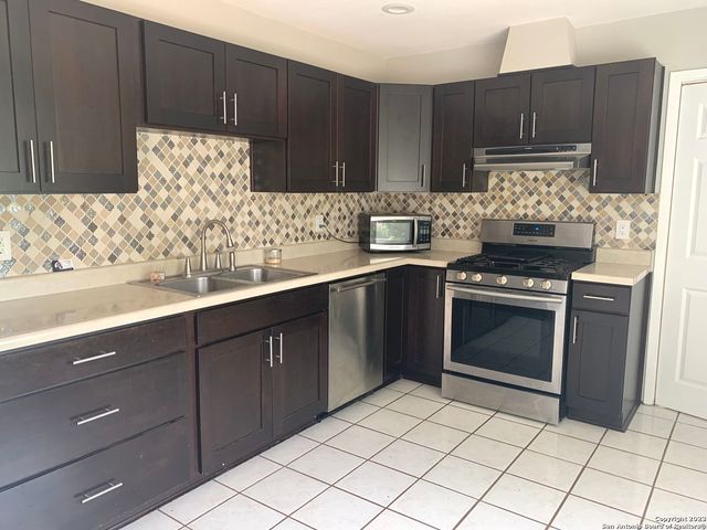 5511 Eaglewood St, San Antonio, TX 78233