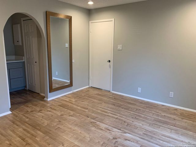 5511 Eaglewood St, San Antonio, TX 78233