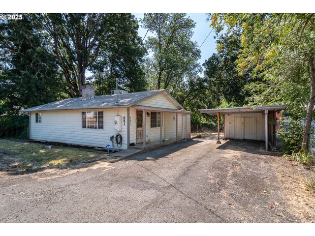 881 Ne NEWTON CREEK Dr, Roseburg, OR 97470