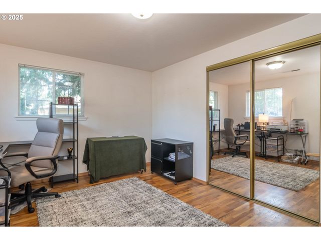 881 Ne NEWTON CREEK Dr, Roseburg, OR 97470