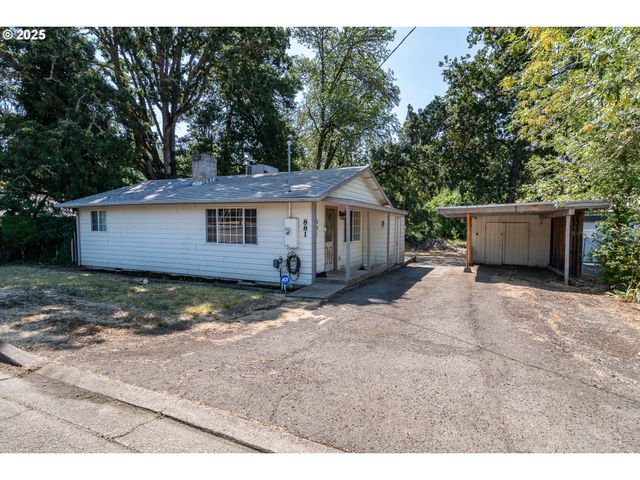 881 Ne NEWTON CREEK Dr, Roseburg, OR 97470