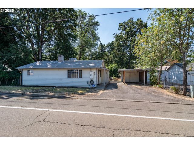 881 Ne NEWTON CREEK Dr, Roseburg, OR 97470