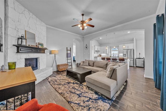 900 Netherfield Parkway, Mansfield, TX 76063