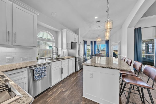 900 Netherfield Parkway, Mansfield, TX 76063