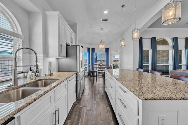 900 Netherfield Parkway, Mansfield, TX 76063