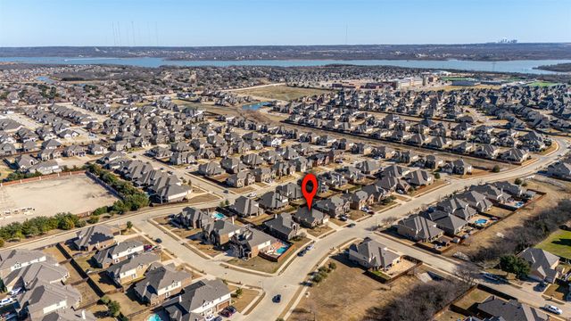 900 Netherfield Parkway, Mansfield, TX 76063