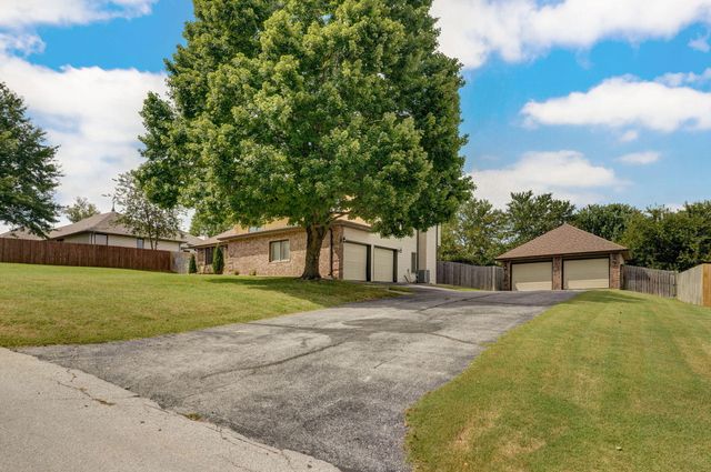 2019 North Preakness Drive, Nixa, MO 65714