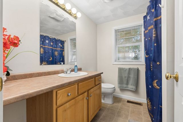 9 Perron Way, Lowell, MA 01854