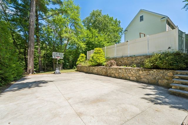 9 Perron Way, Lowell, MA 01854