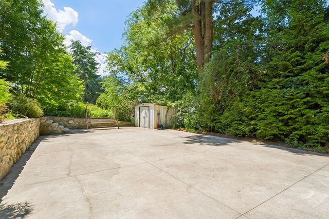 9 Perron Way, Lowell, MA 01854