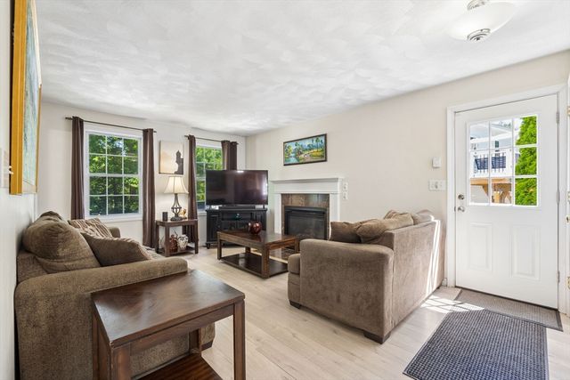 9 Perron Way, Lowell, MA 01854