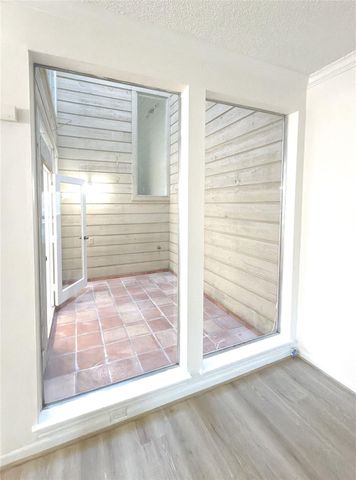 1025 Fountain View Drive, Houston, TX 77057