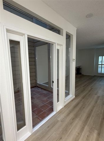 1025 Fountain View Drive, Houston, TX 77057