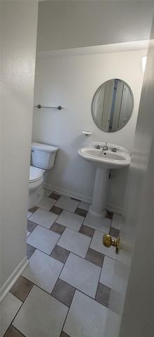 1025 Fountain View Drive, Houston, TX 77057