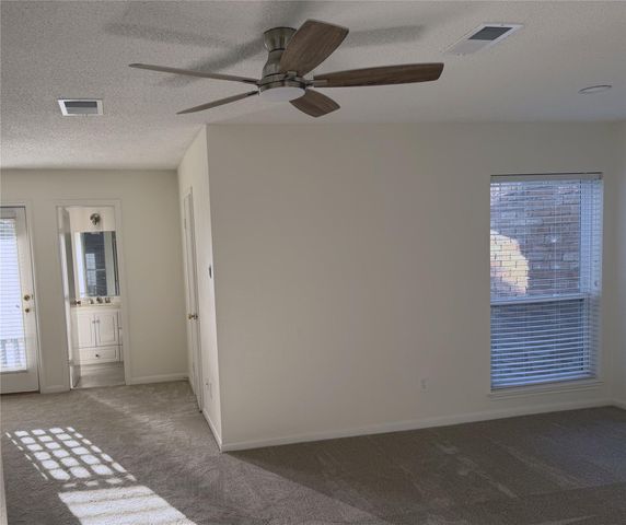 1025 Fountain View Drive, Houston, TX 77057