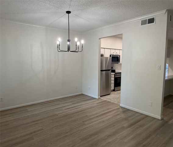 1025 Fountain View Drive, Houston, TX 77057