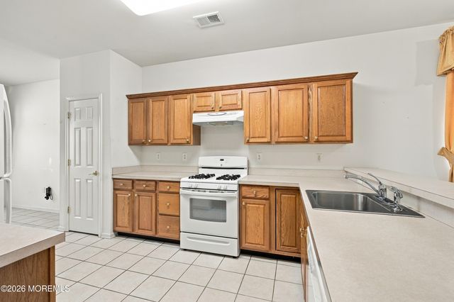 68 Stamford Drive, Jackson, NJ 08527