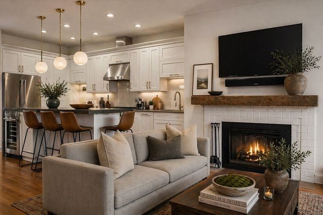 1778 Beacon St 302, Brookline, MA 02445