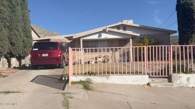 2021 ATLANTA Avenue, El Paso, TX 79902