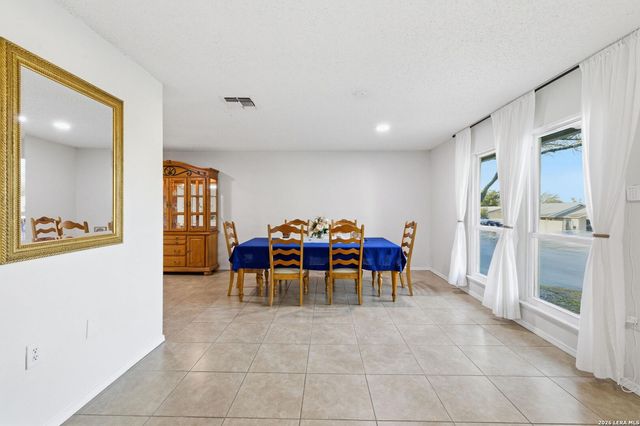 5914 Freemans Farm, San Antonio, TX 78233