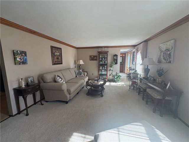 1843 Patricia Dr, South Park, PA 15129
