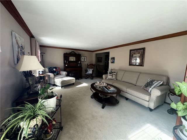 1843 Patricia Dr, South Park, PA 15129