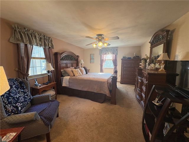 1843 Patricia Dr, South Park, PA 15129
