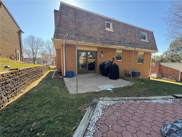 1843 Patricia Dr, South Park, PA 15129