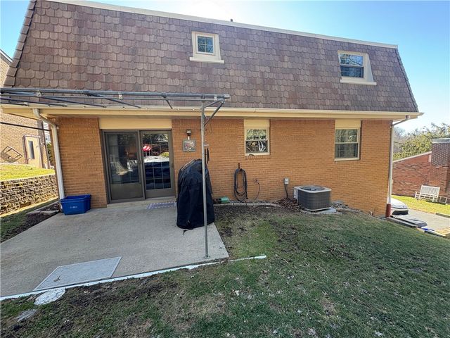 1843 Patricia Dr, South Park, PA 15129