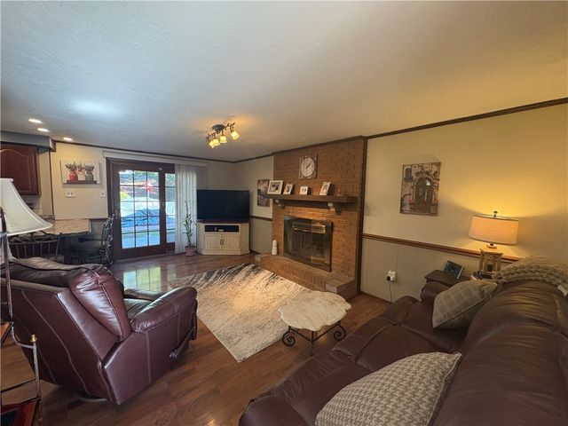 1843 Patricia Dr, South Park, PA 15129