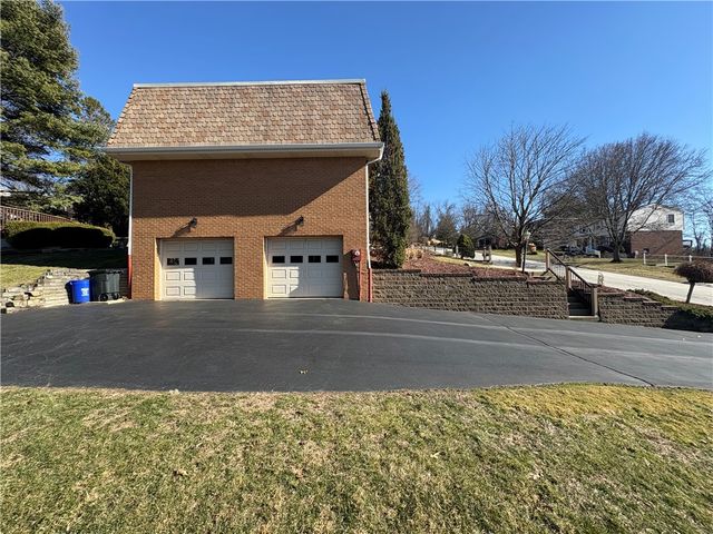 1843 Patricia Dr, South Park, PA 15129