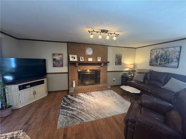 1843 Patricia Dr, South Park, PA 15129