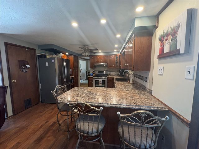 1843 Patricia Dr, South Park, PA 15129