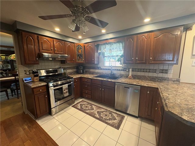 1843 Patricia Dr, South Park, PA 15129