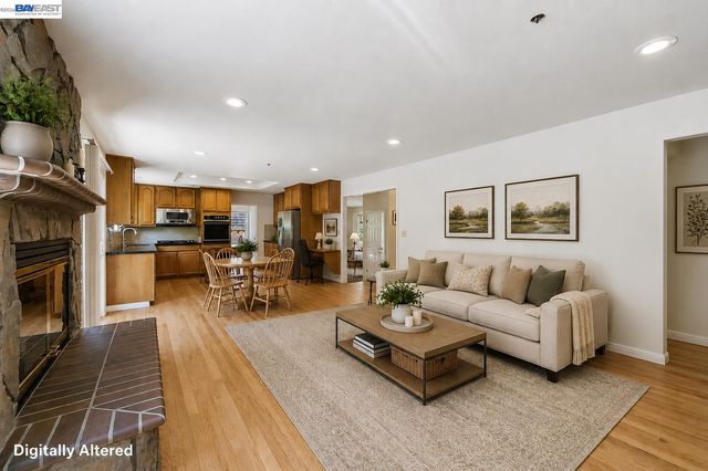 26 Oak Rd, Orinda, CA 94563