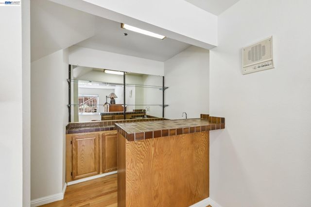 26 Oak Rd, Orinda, CA 94563