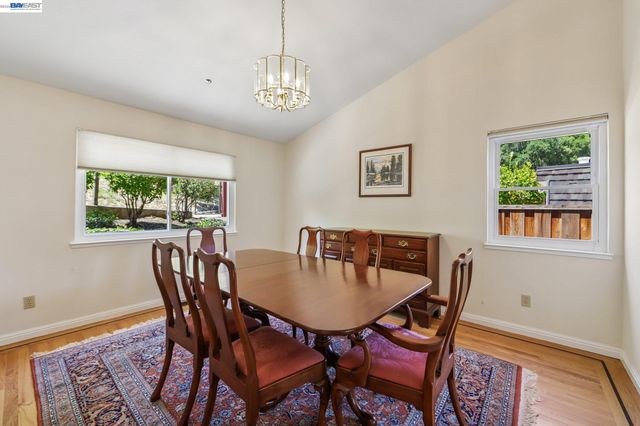 26 Oak Rd, Orinda, CA 94563