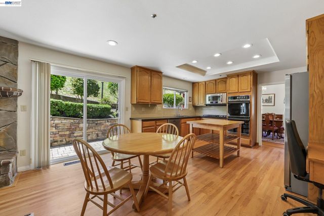 26 Oak Rd, Orinda, CA 94563
