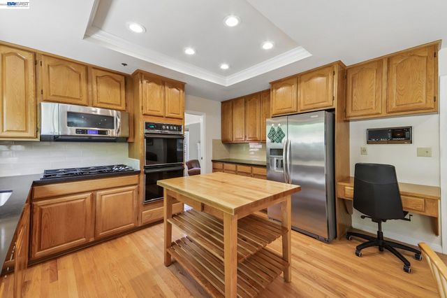 26 Oak Rd, Orinda, CA 94563