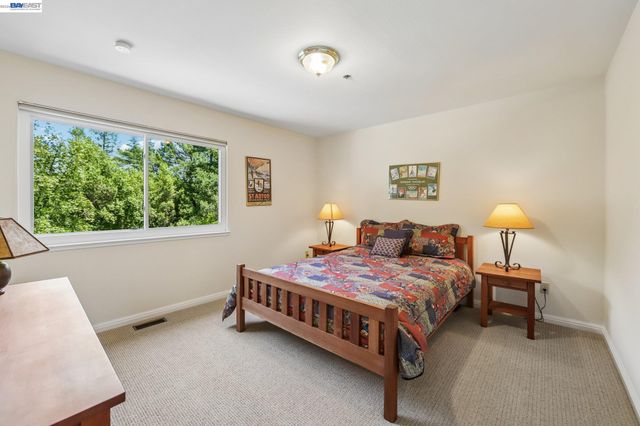 26 Oak Rd, Orinda, CA 94563
